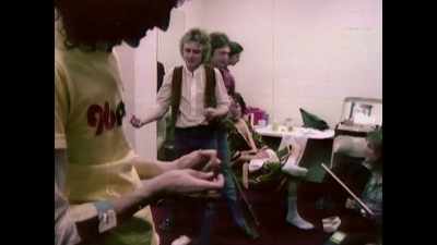 But now they know I'm gonna
throw them in the audience, - Queen: Rock the World