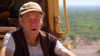 But Oldtimers is proving
too vast for them to search. - Outback Opal Hunters