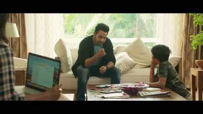 But Raghava broke the
enemy's sword into half.. - Aravinda Sametha... Veera Raghava