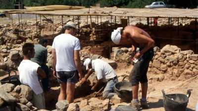 But when Sandy began
his excavations here, - Raiders of the Lost Past with Janina Ramirez