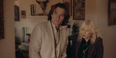 - But she's totally legit.
- [Ginger chattering] - High Desert