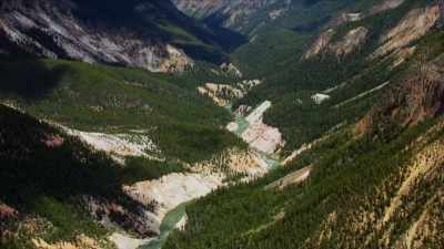 But sometimes the river
shows off its strength - Yellowstone: One-Fifty