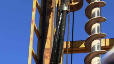 But the auger isn't rising
like it should. - Outback Opal Hunters