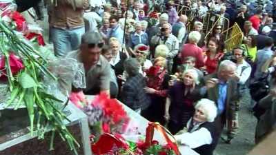 But the massive, massive human cost
was able to transform the Soviet society - How to Become a Tyrant
