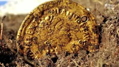But their finds suggest a link - Curse of the Ancients with Alice Roberts