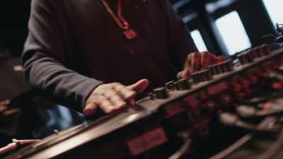  But there is a basement.
 So let's go in the basement. - Origins of Hip Hop