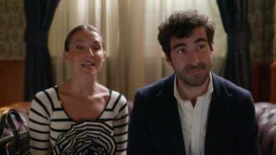 But this time, he
gets down on one knee - A Paris Proposal