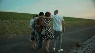But someone told me electric cigarettes
can give you cancer. - Just Friends