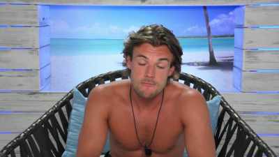 But tonight she crossed the‐‐ - Love Island