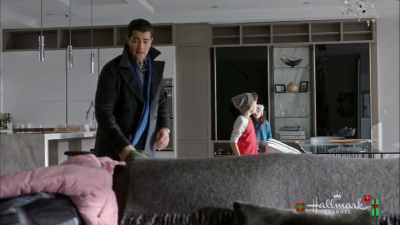 But Uncle Eric, if we
don't have a Christmas tree - Christmas Next Door