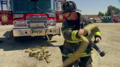 BUT WHAT WE WANT
IS A CHAIN REACTION. - Mythbusters Jr.