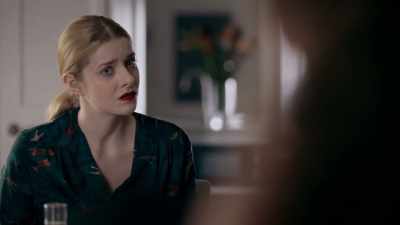 - But whatever.
- Yes, because she was stealing, Holly. - Clique