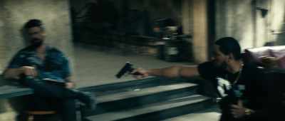 - Butcher.
- Yeah, yeah, here's a gun. - The Boys
