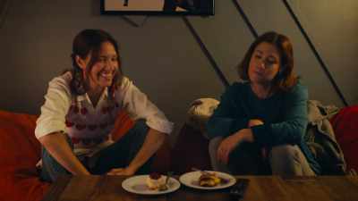 -Buttery flaky crust. Okay.
-[Sam laughs] - The Holiday Club