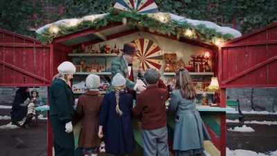- Buy a ticket before I spin the wheel!
- and there was something magical inside. - Teddy's Christmas