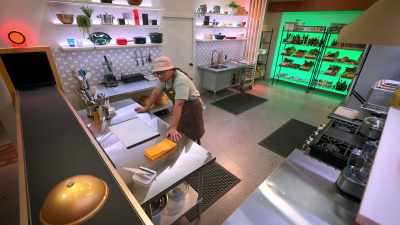 (buzzer blaring) - Secret Chef