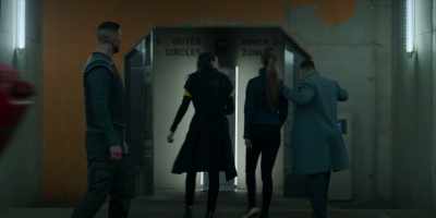 [BUZZER]
- [LAUGHTER AND CHATTER] - Halo