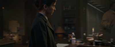 -[buzzer ringing]
-Dr. Fox, there is no sign… - The Woman in the Window
