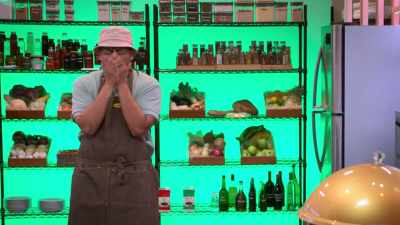 -(buzzer stops)
-What the (bike horn)? - Secret Chef