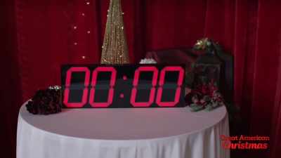 [buzzing]
- [audience cheering] - A Dash of Christmas