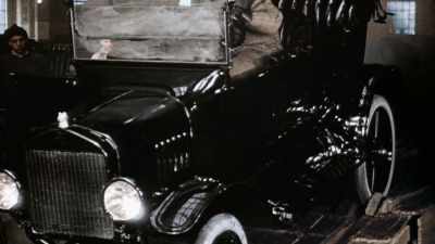 BY 1920 A NEW CAR ROLLS
OFF THE LINE EVERY TWO HOURS, - America in Color
