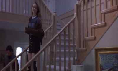 - Bye, honey. You look good.
- Bye, mom. - Hideaway