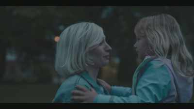 Bye, Kelly.
Bye, Mummy. - Joan