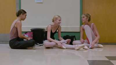 - Bye, Zoe.
- Bye! - On Pointe