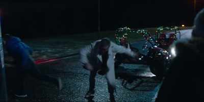 (BYSTANDERS LAUGHING) - The Heist Before Christmas