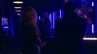 Ça me coûte.
Je brûle des calories à les regarder. - Backstage with Katherine Ryan