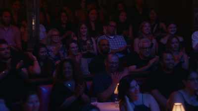 Ca fiică și nepoată
a supraviețuitorilor Holocaustului, - Alex Borstein: Corsets & Clown Suits