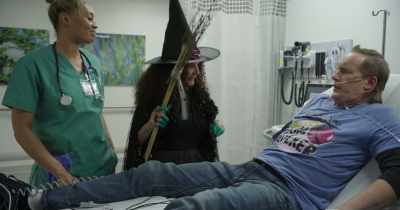 [cackling madly] - Clerks III