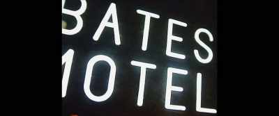 -[cackling]
-[♪ scary music playing] - Monster Inside: America's Most Extreme Haunted House