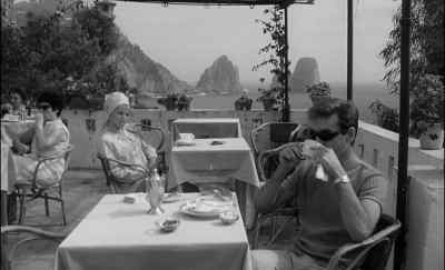 - Caffè, signorina?
- Yes. - Darling