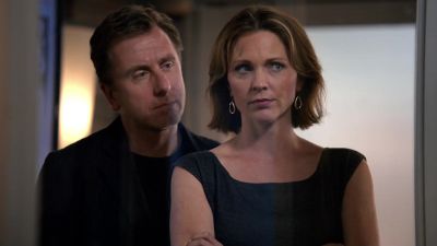 [ Cal ]
She knows where Max is. - Lie to Me