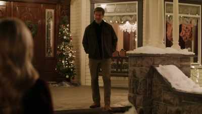 - Caleb?
- Harper, hi. - Creating Christmas