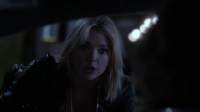 CALEB, WHAT ARE YOU DOING?
YOU HAVE TO LEAVE. - Pretty Little Liars