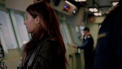 Call my brother. Let him know where to go. - The Last Ship
