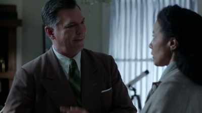 Call me when you get to the station.
(Chuckles) - The Bletchley Circle: San Francisco