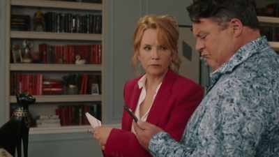 -Call!
-Ooh, okay. - The Spencer Sisters