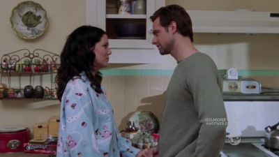 - Call us when you get home.
- I will. - Gilmore Girls