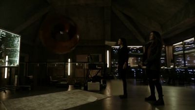 CALLIE: WHAT IS IT?
WHAT'S HAPPENING? - The 100