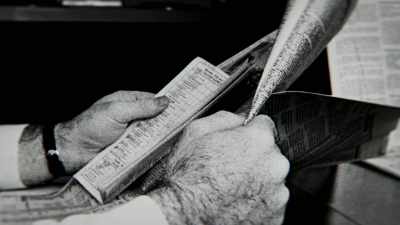 Calling up a bookmaker and
betting on Sunday night - Charlie Hustle & the Matter of Pete Rose
