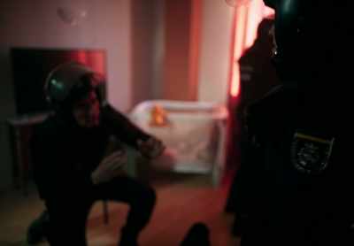 -Calm down, calm down!
-Easy! She's just a girl. - Siege