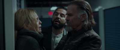 - Calm the fuck down, lady.
- I can't be inside a space that small. - Locked In