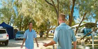 - Cam, what the fuck is going on?
- I don't know. - The Naked Wanderer