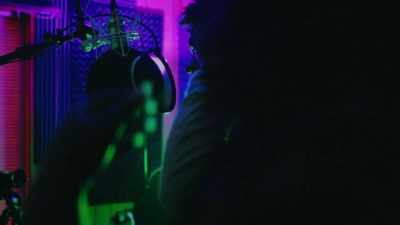 (camera clicking) - Untrapped: The Story of Lil Baby
