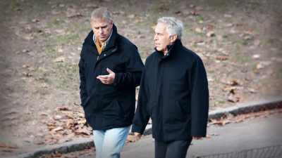 [camera shutter clicking] - Jeffrey Epstein: Filthy Rich