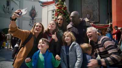 (CAMERA SHUTTER CLICKING) - The Guardians of the Galaxy Holiday Special