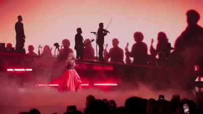 [ Camera shutter clicks ] - Carrie Underwood: Reflection